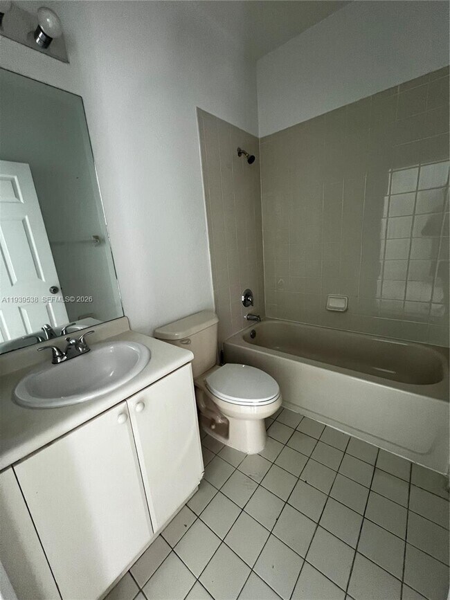 Building Photo - 1441 SE 24th Ct