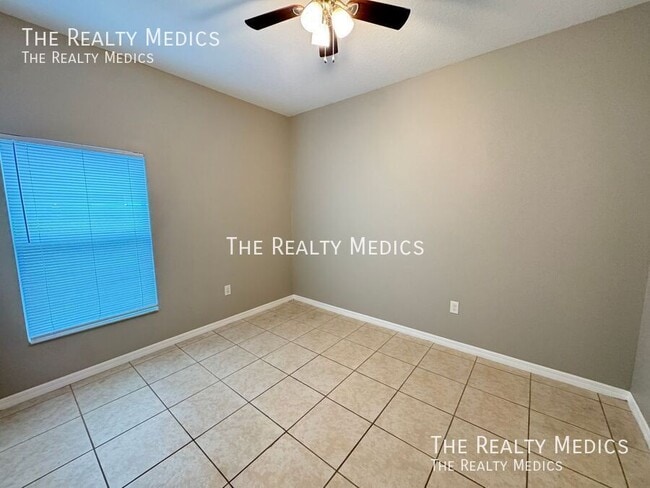 Building Photo - 548 Albatross Dr