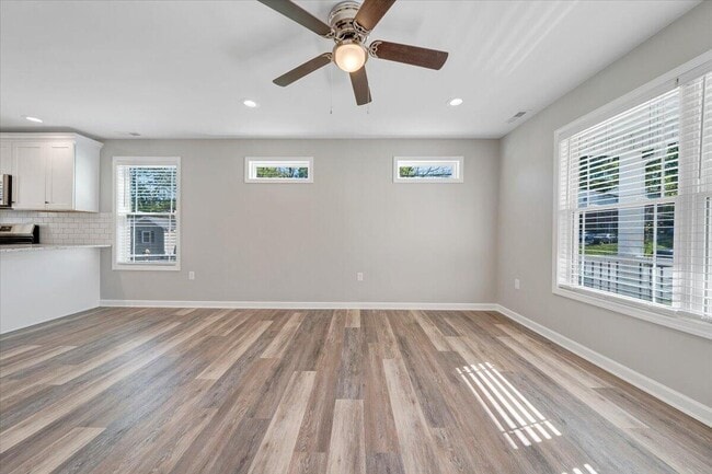 Building Photo - 1702 Baldwin Ave NE