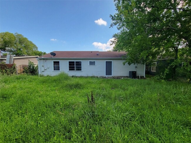 Building Photo - 4909 Holloway Dr