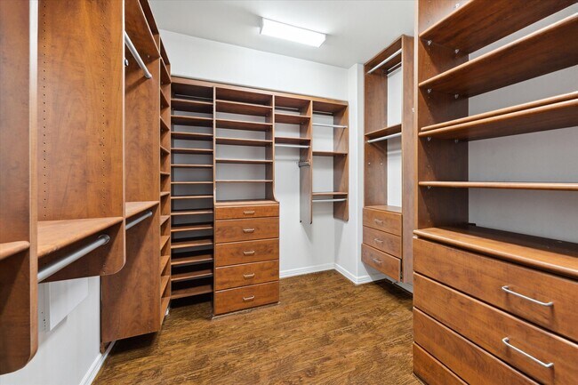 Building Photo - 13639 Brookbluff Ln