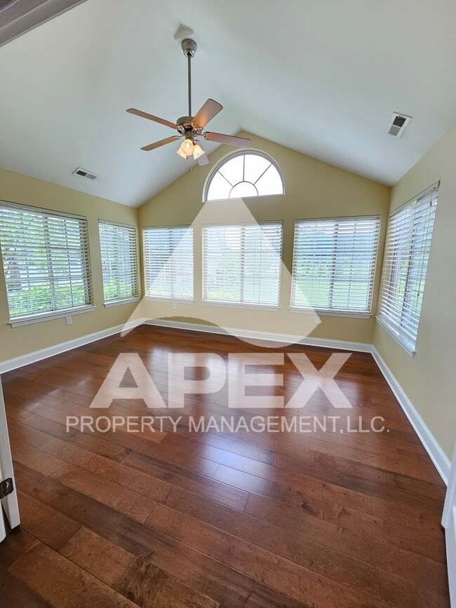 Building Photo - Gorgeous 4 Bd/3 Ba Luxury Condo in the Cot...