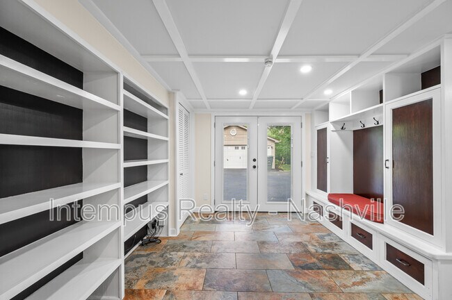 Building Photo - 7020 Bonnamere Dr