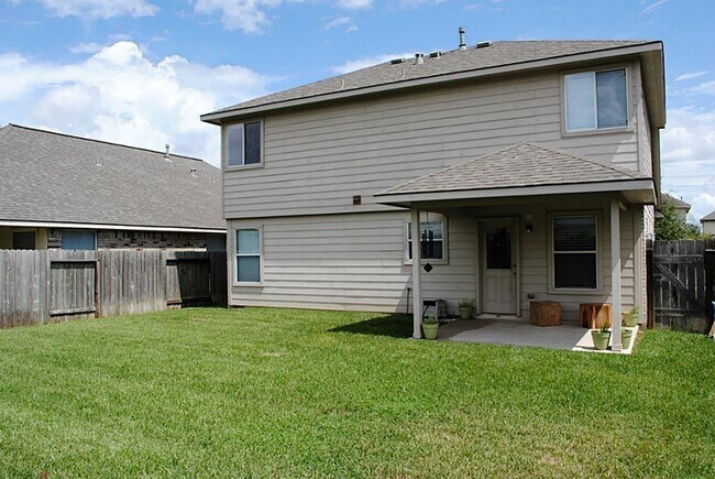 Building Photo - 6330 Applewood Forest Dr