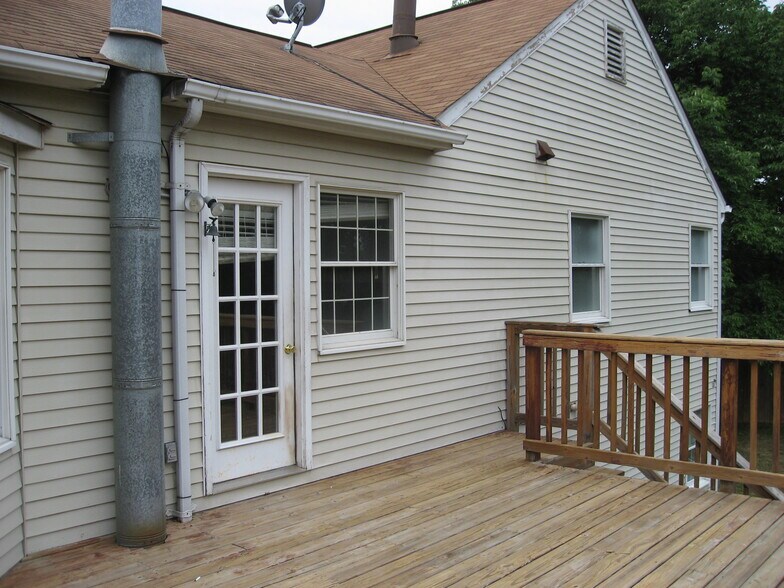 Building Photo - 8626 Ambrose Ct