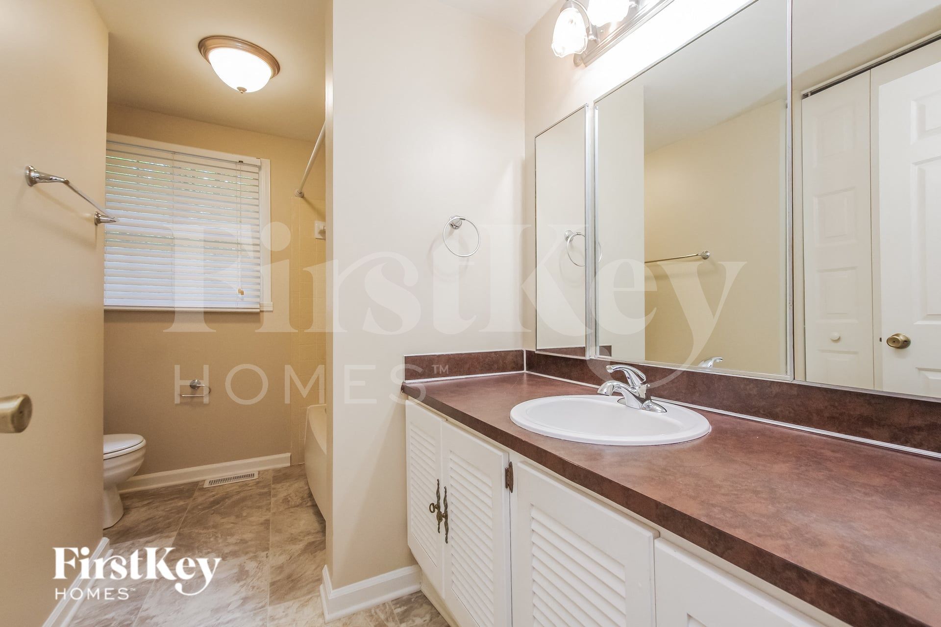 Building Photo - 7225 Rollingridge Dr