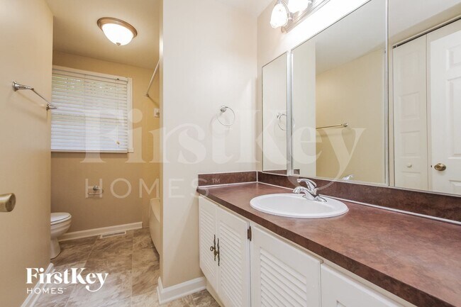 Building Photo - 7225 Rollingridge Dr