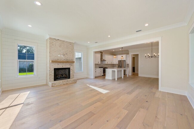 Building Photo - 289 E Glen Ave