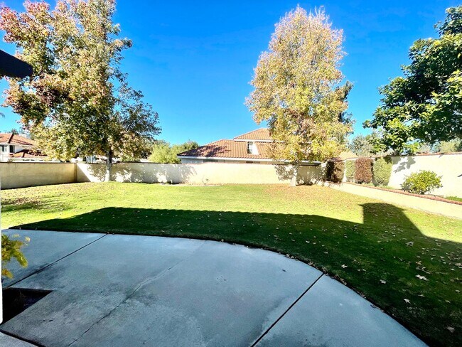Building Photo - Prestigious Elkhorn Estates Home