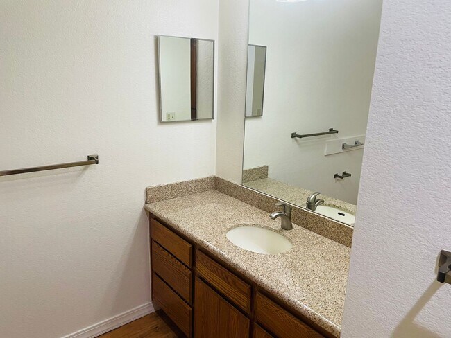 Building Photo - 155 Canyon Diablo Rd