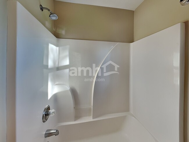 Building Photo - 637 Ellen Dr