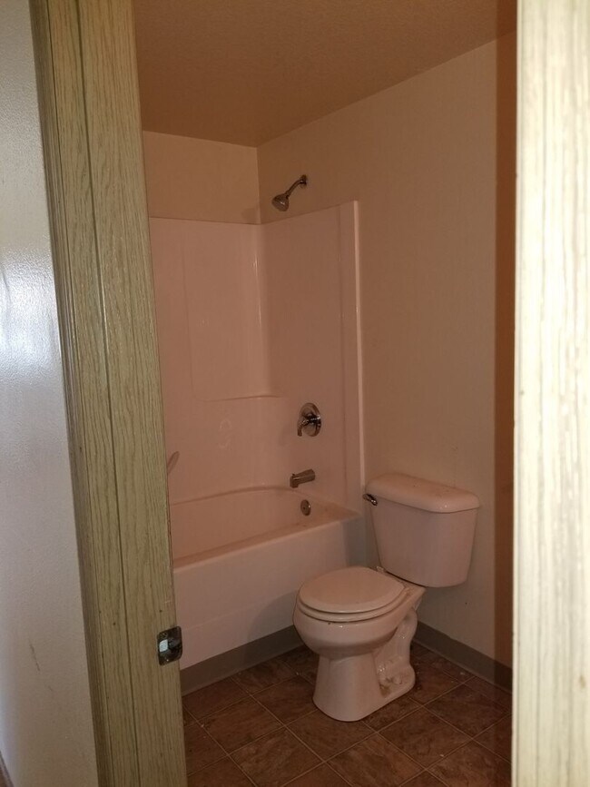 Building Photo - Charming 3-Bedroom Home in Quiet Cul-de-Sac with Valley Views!