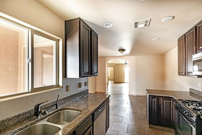 Building Photo - Cute 3 bedroom 2 bath home!