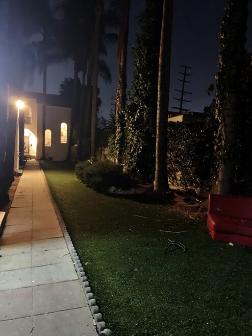 Building Photo - 806 N Poinsettia Pl