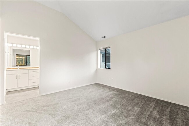 Building Photo - 2-bedroom 2-bathroom condo, located steps from the Boise River Greenbelt