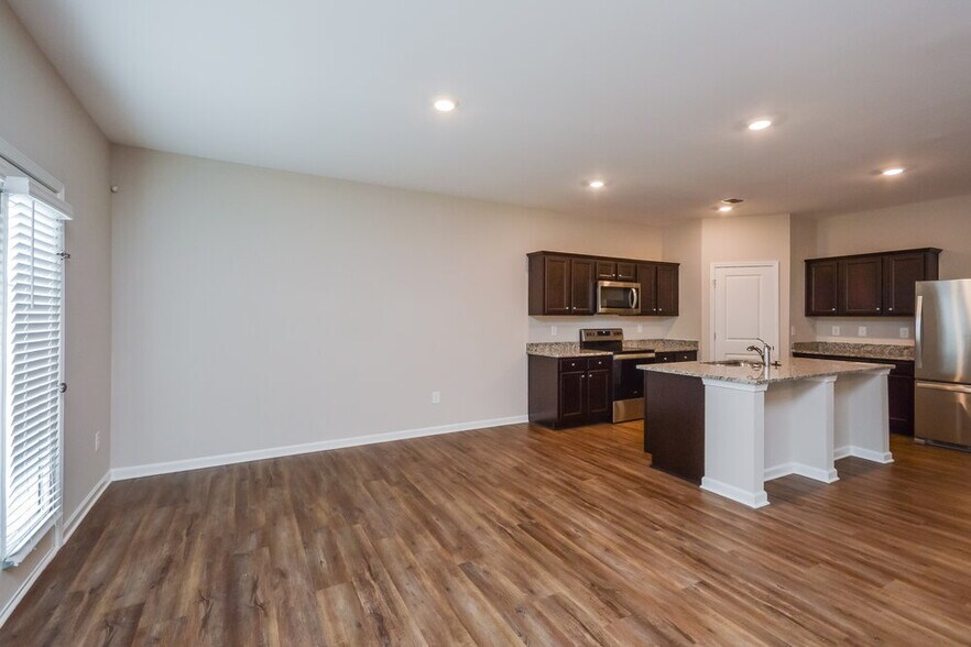Building Photo - 3875 Place Dr