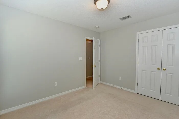 Building Photo - 15065 Warren Dr