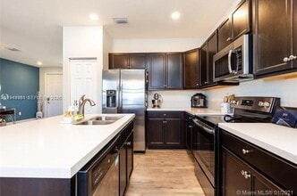 Building Photo - 10034 W 32nd Ln