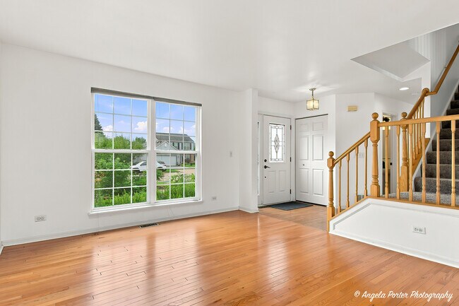 Building Photo - 10570 Wing Pointe Dr