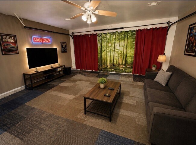 Building Photo - 18066 Forest Cedars Dr