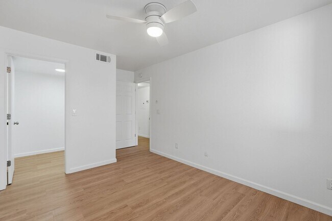 Building Photo - 317 N Vine Ave