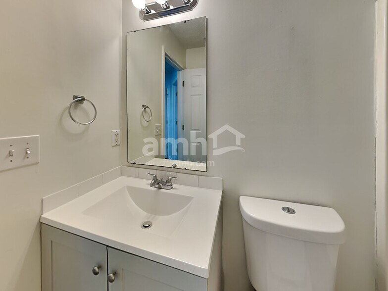 Building Photo - 609 Two Gait Ln