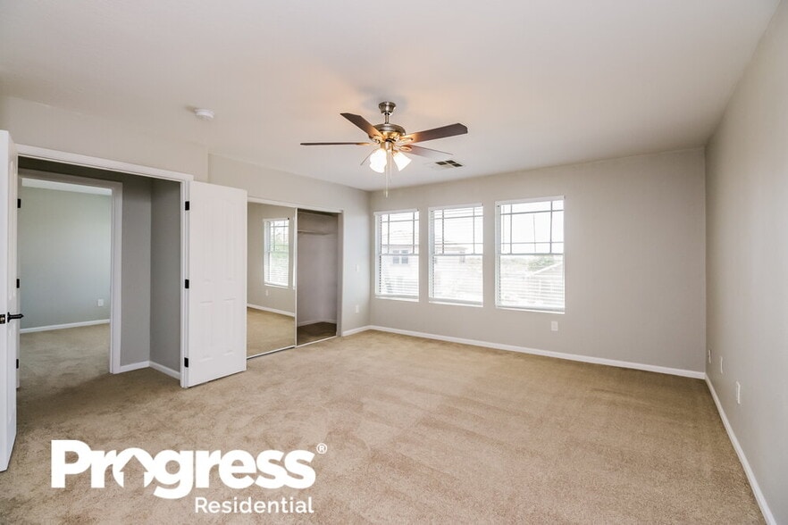 Building Photo - 1912 E 39th Ave