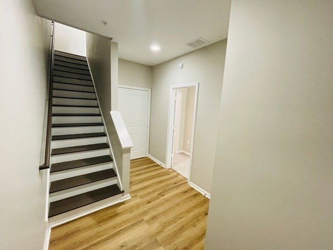 Building Photo - 4BD/4.5BA in ROWANDALE! SHORT TERM RENTAL ONLY.