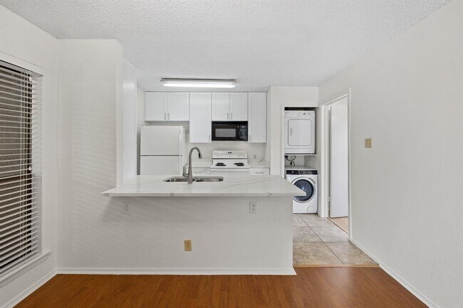 Building Photo - 3115 Helms St