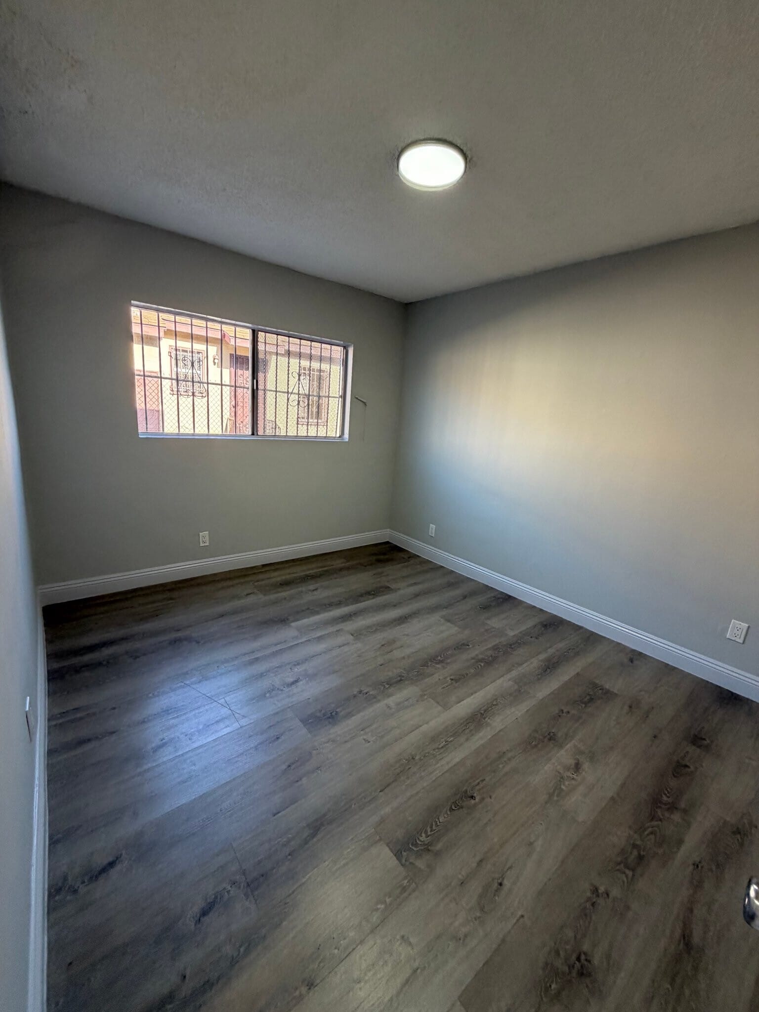 Building Photo - 4265 S Hoover St