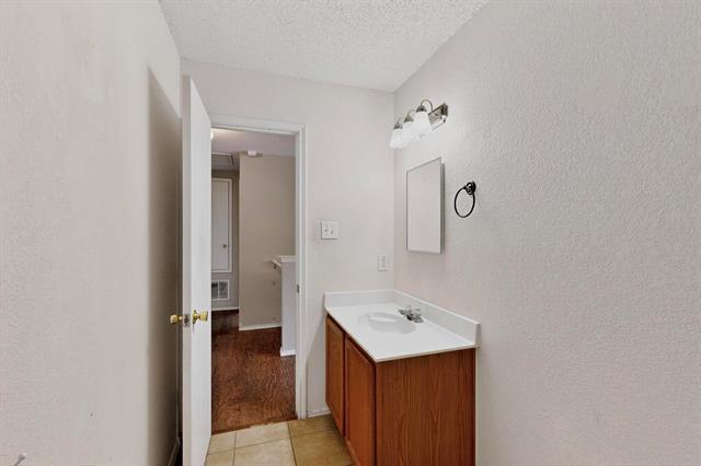 Building Photo - 2316 White Oak Dr