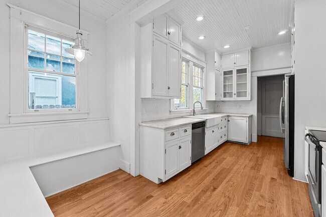 Building Photo - 108 4th St