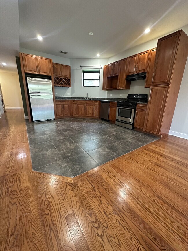 Building Photo - 4336 S Indiana Ave