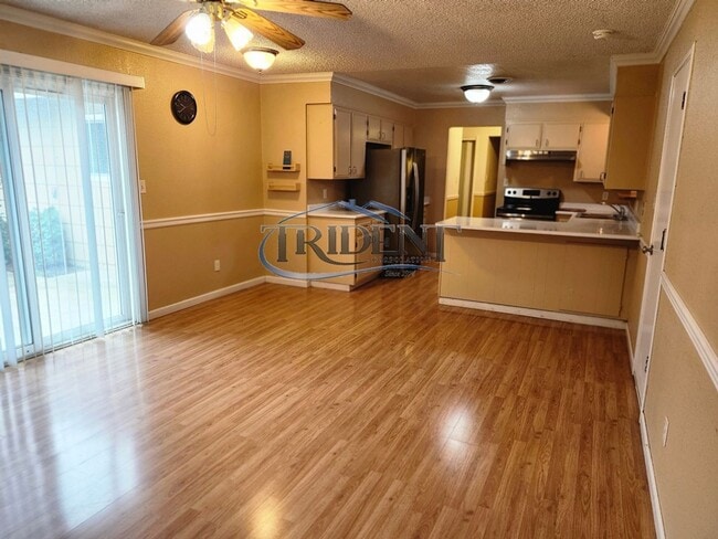 Building Photo - Cute 3 bedroom 2 bath