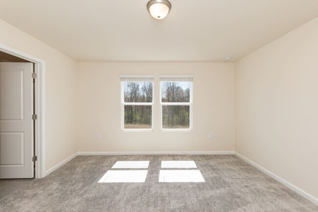 Building Photo - Three Bedroom Home!