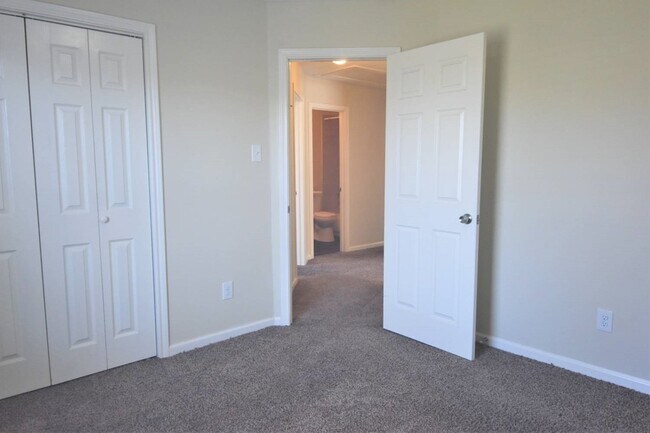 Building Photo - 8567 Chaletford Dr
