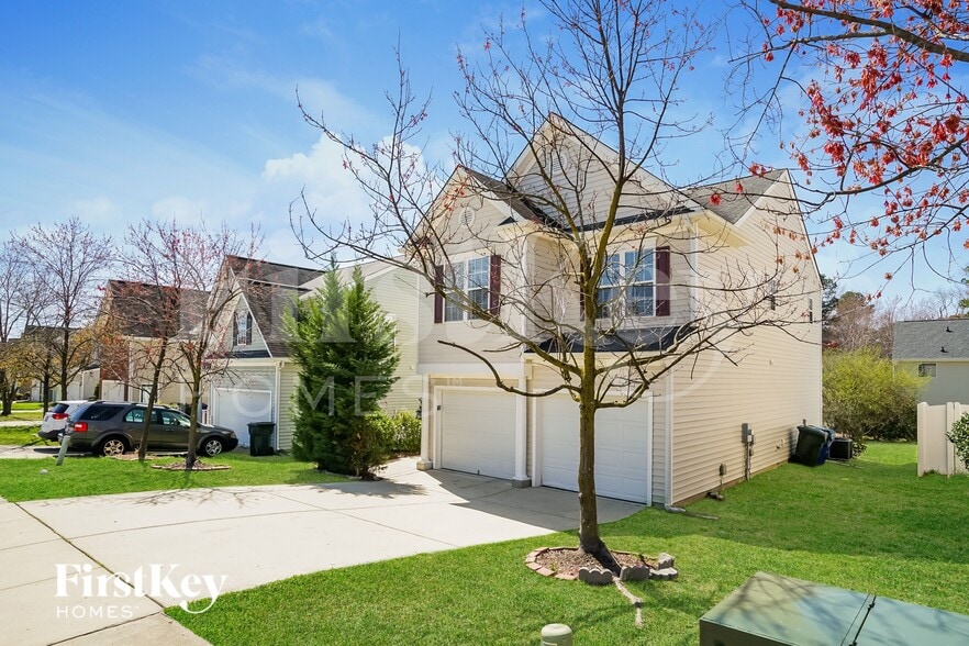 Building Photo - 8163 Willowglen Dr