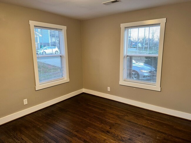 Building Photo - Beautiful 2 Bedroom Belmont Bungalow