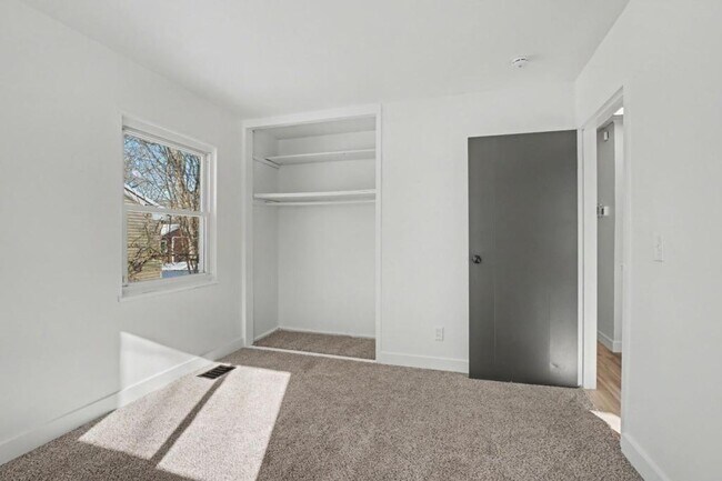 Building Photo - 4601 Curundu Ave