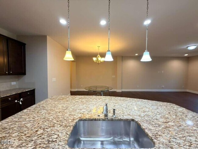 Building Photo - 305 Alamosa Pl