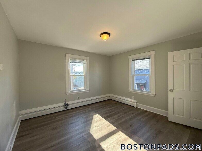 Building Photo - 6 Swetts Ct