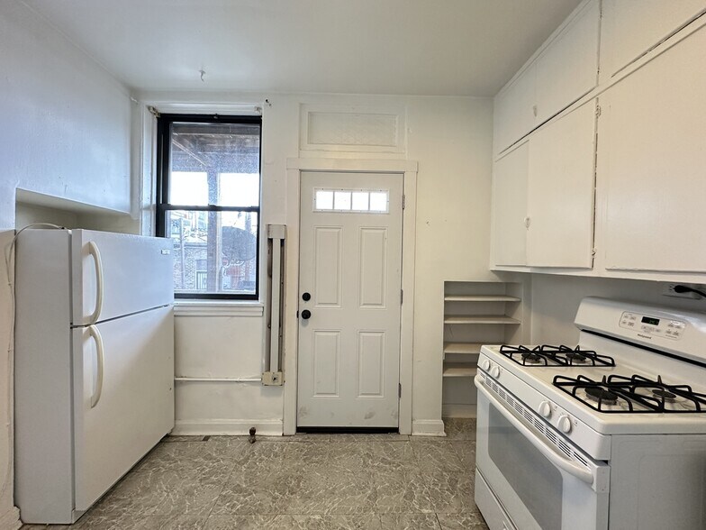 Building Photo - 4333 N Wolcott Ave