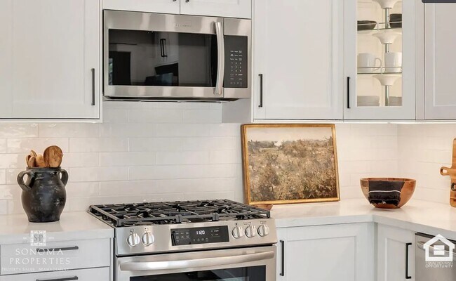 Building Photo - Modern Downstairs 2-Bedroom Unit Minutes from Sonoma Plaza