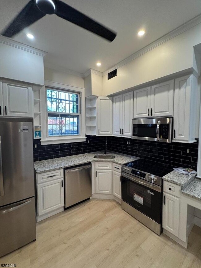 Building Photo - 59 James St