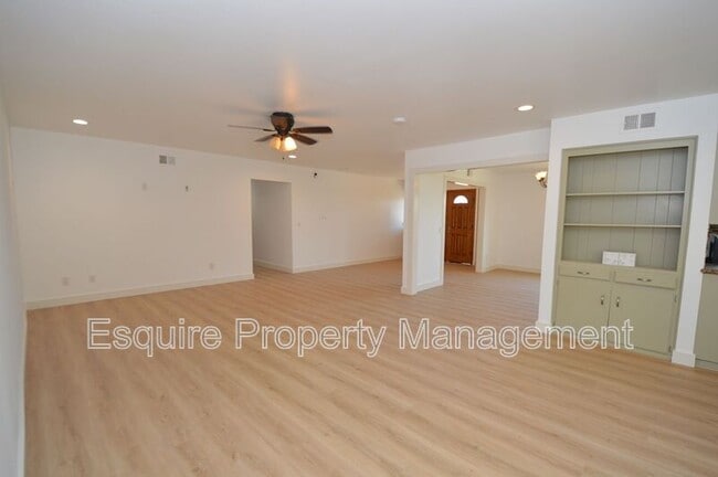 Building Photo - 13515 W Telegraph Rd