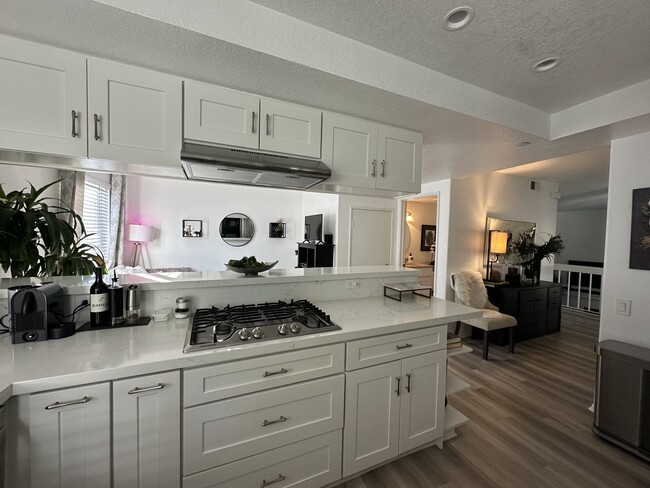 Building Photo - 8115 Surfline Dr