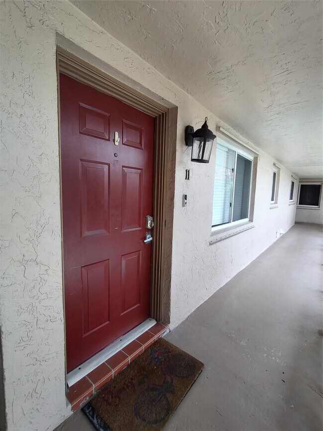 Building Photo - 3030 NE 5th Terrace