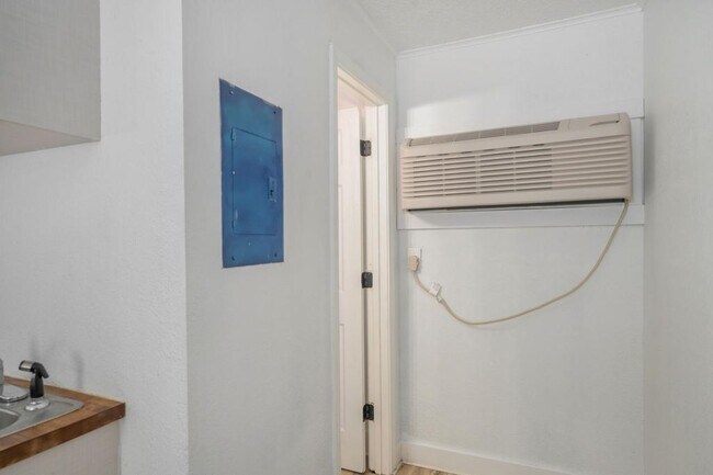 Building Photo - 21 Larue St