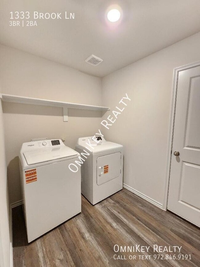 Building Photo - 1333 Brook Ln