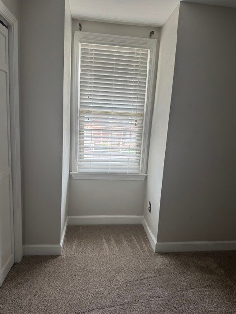 Building Photo - 4 Riverview Ct